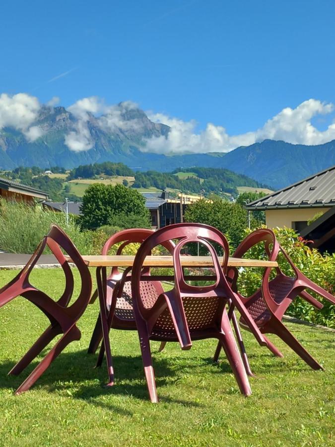 Appartement En Rez De Jardin Thénésol Bagian luar foto
